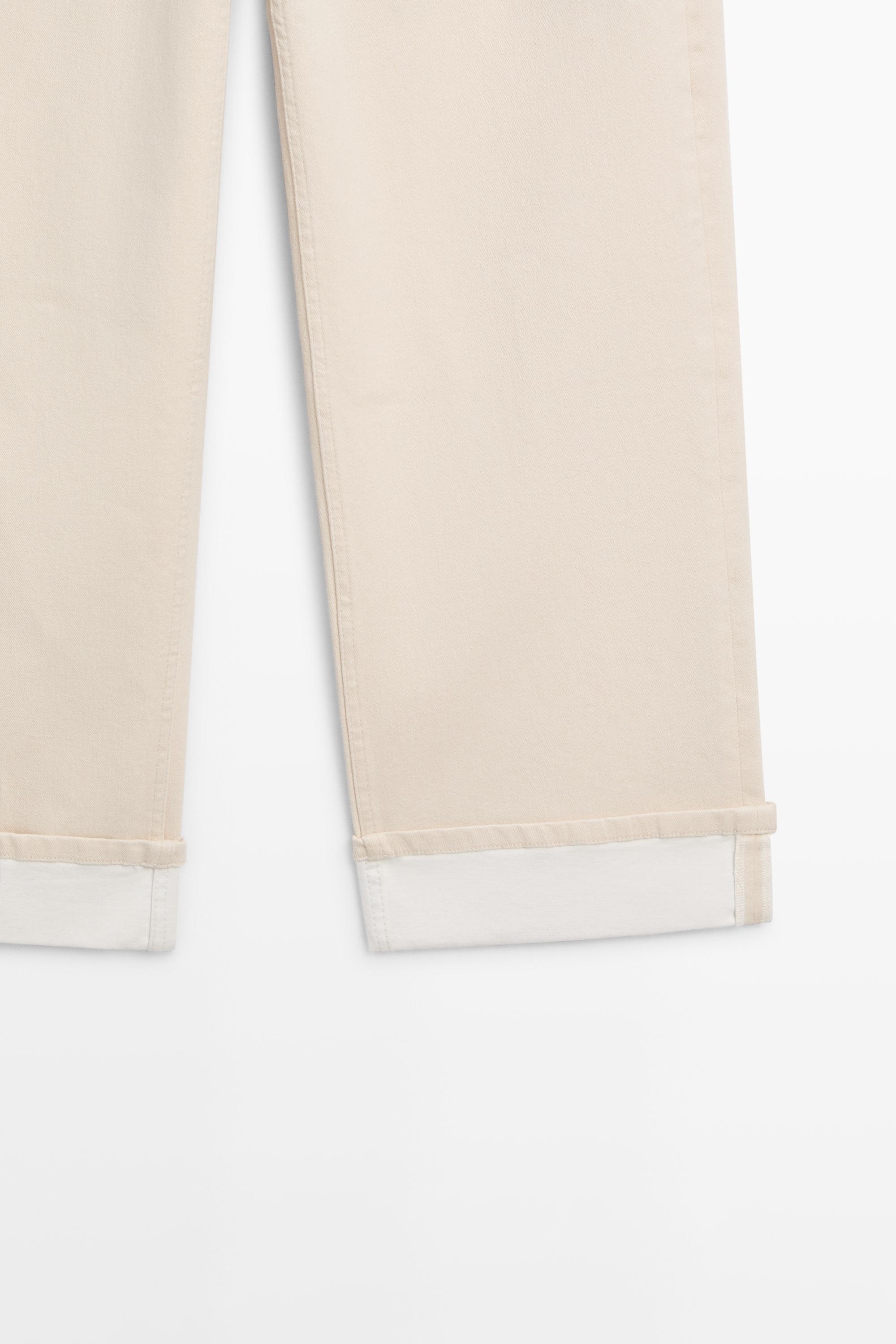 Straight-leg jeans with turn-up hems